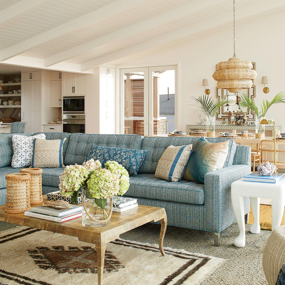 traditional coastal living room