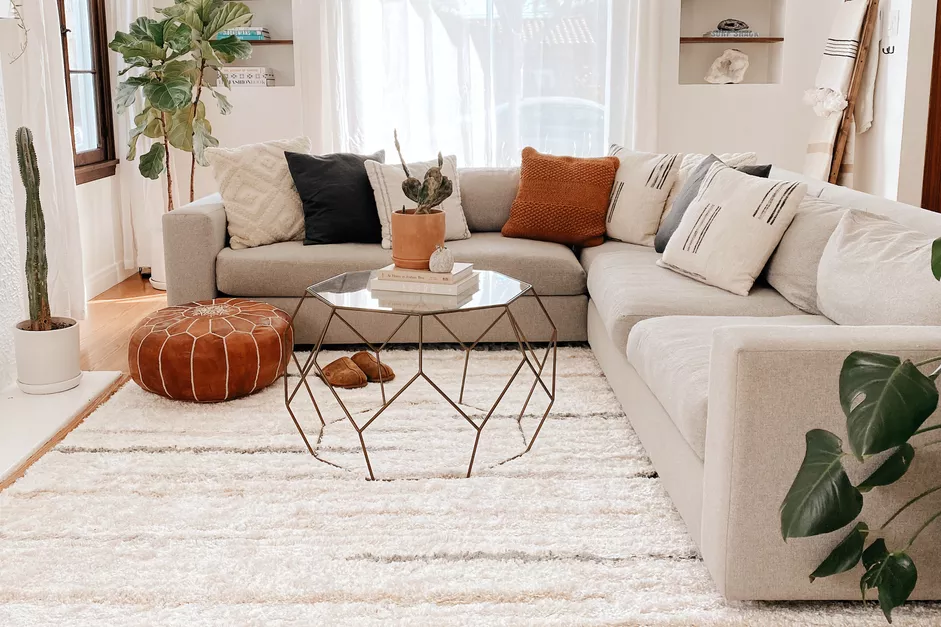 area rug with sectional sofa and coffee table on it