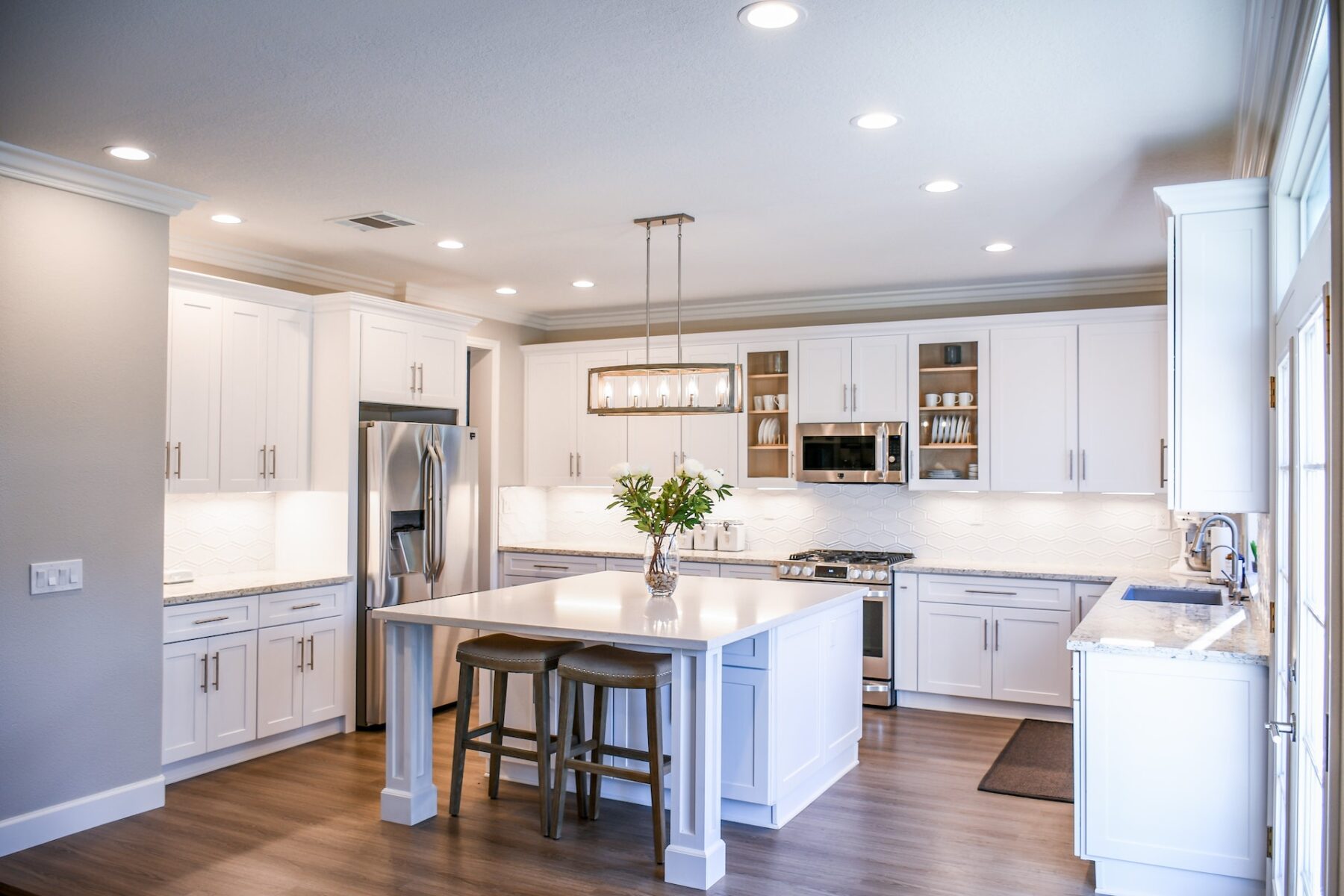 Refresh Area: How To Choose The Right Contractor For Your Kitchen Remodel