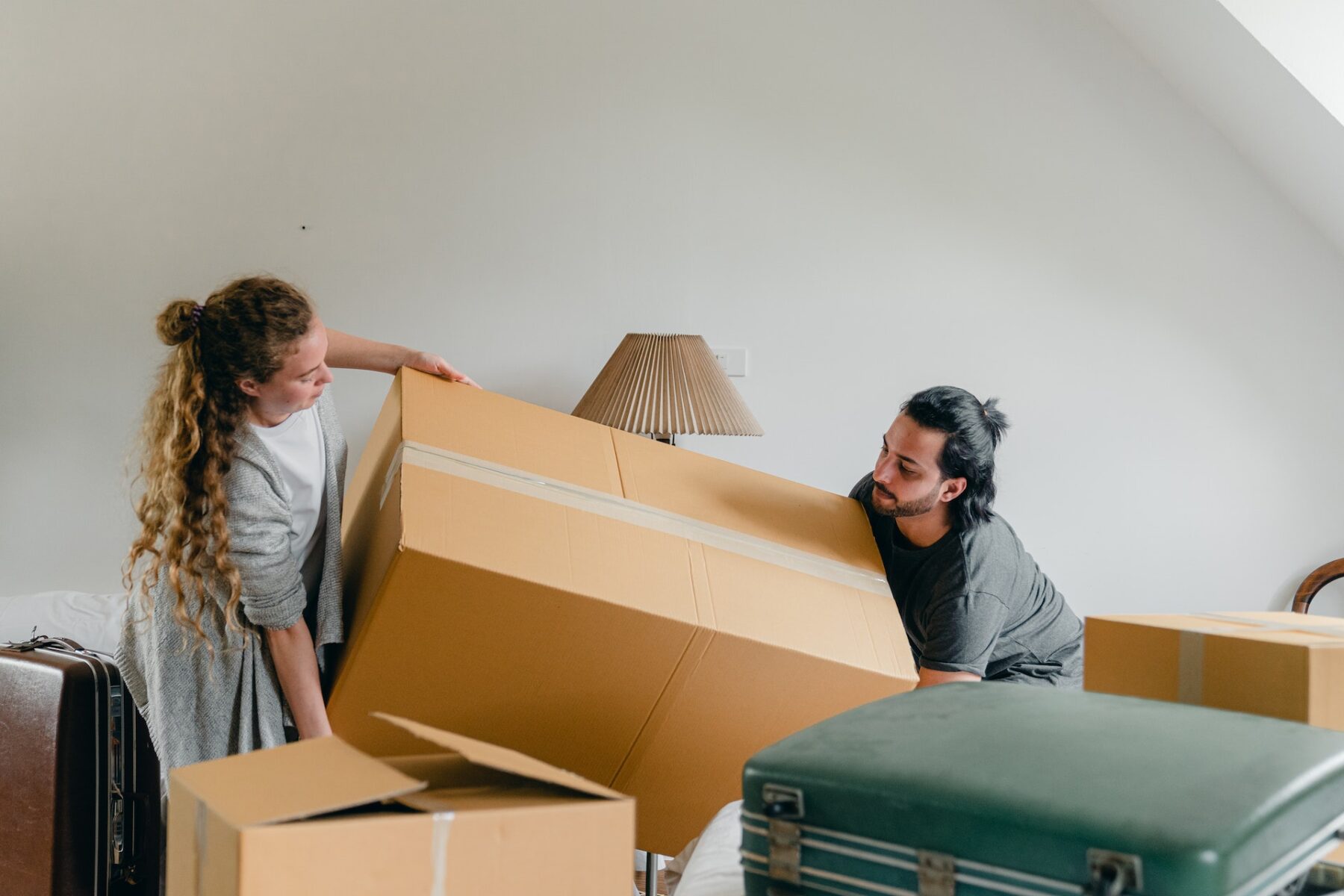 Why Is It Important to Hire a Moving Company?