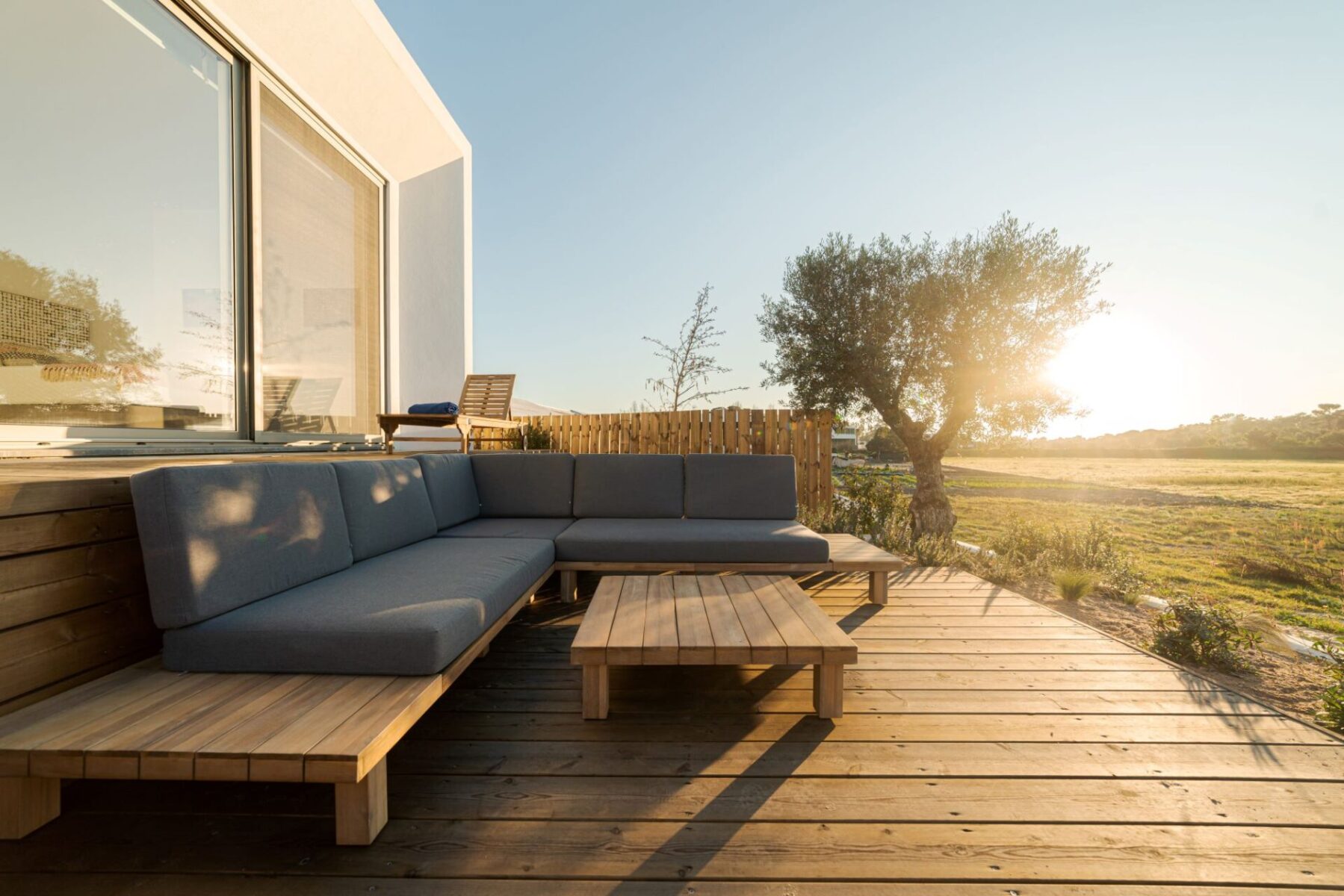 Comparing Deck Materials: Which Should You Choose For Construction?