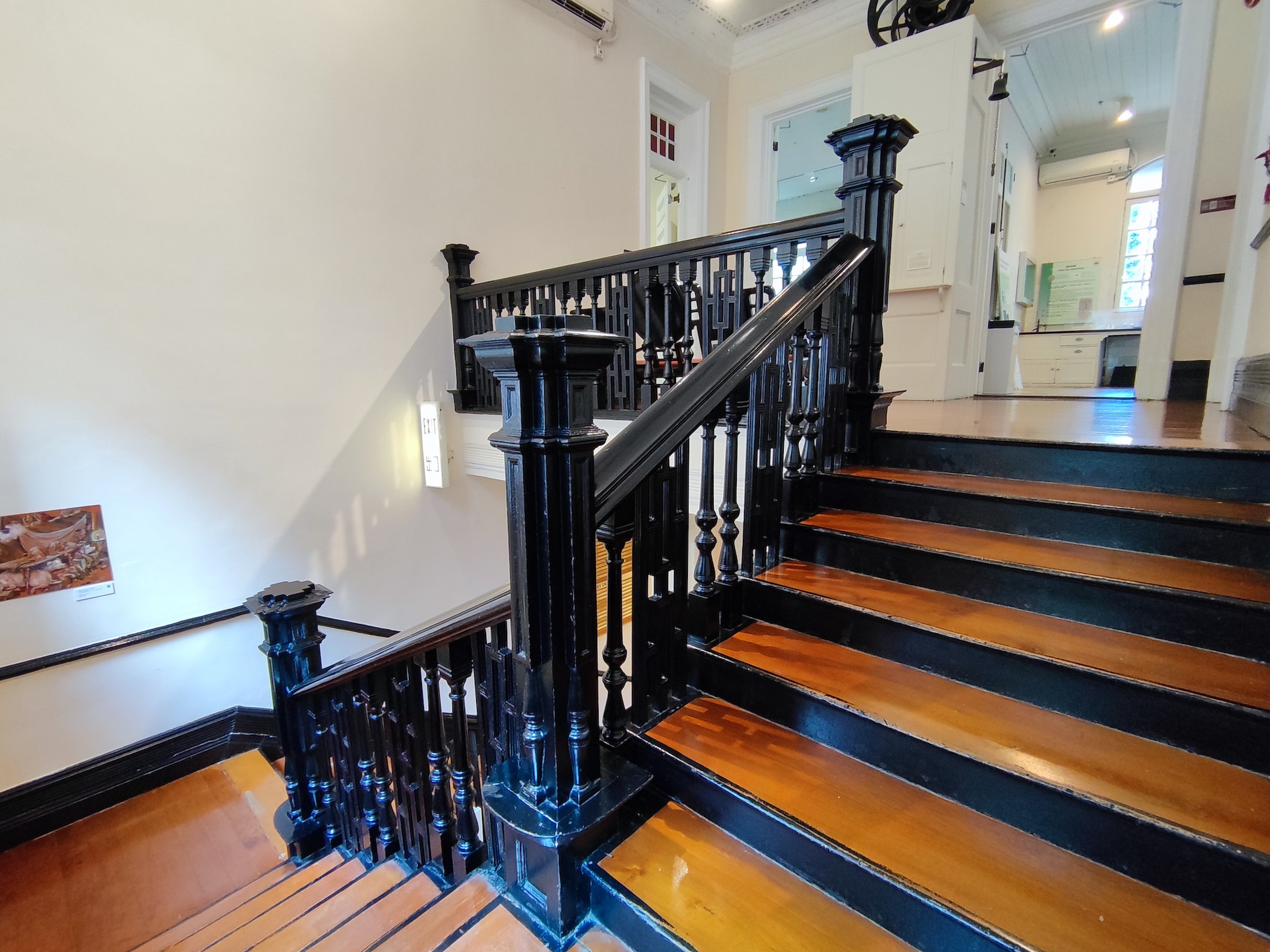 Improve The Look of your Home with The Best Stair Handrail