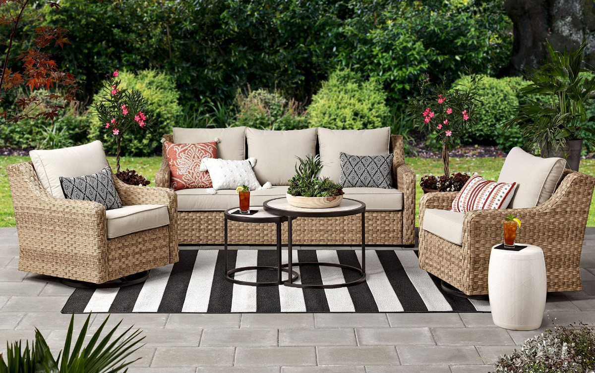 Outdoor Living 101: A Guide to Choosing the Right Patio Furniture for Your Space