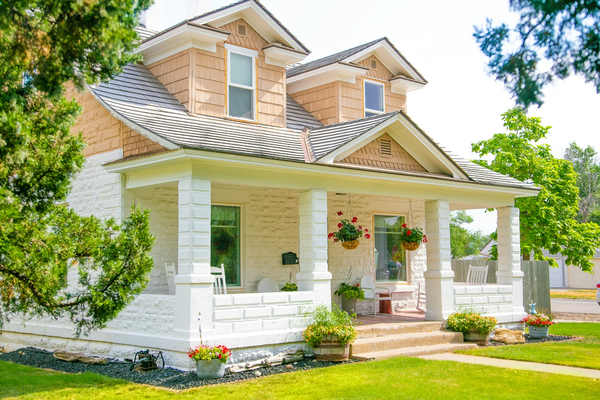 4 Top Ways to Dramatically Improve Curb Appeal 