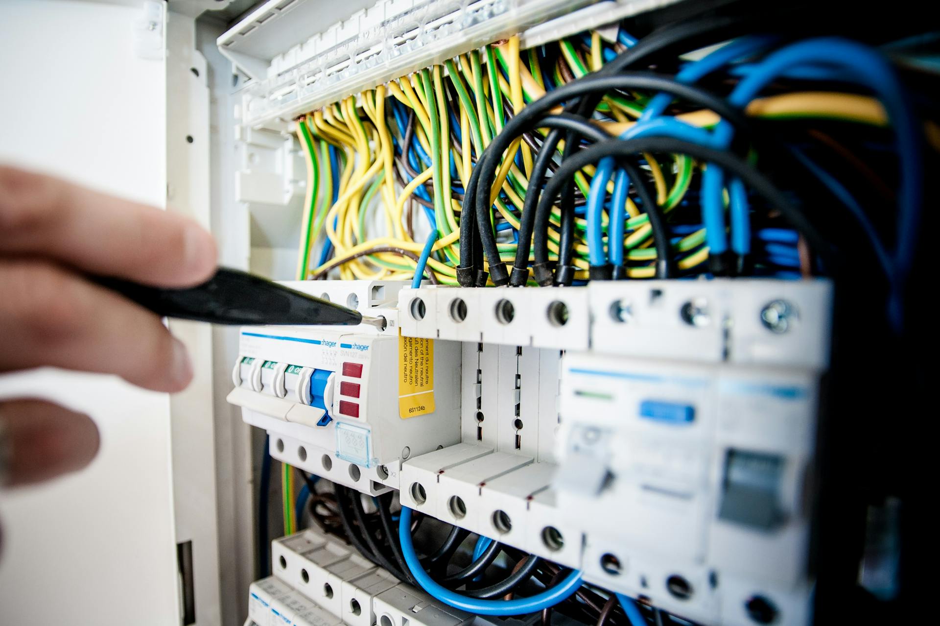 7 Electrical Safety Practices Every Homeowner Should Know