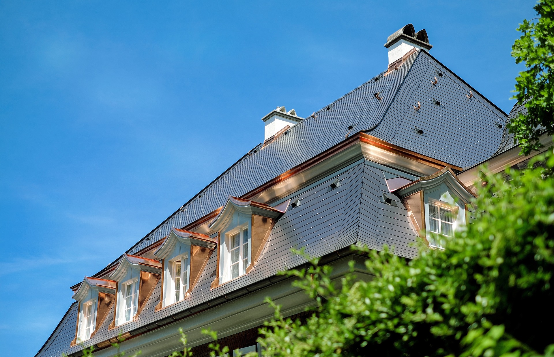 Roofing for Curb Appeal: Enhancing Your Home’s Aesthetics